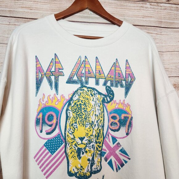 Def Leppard Sweatshirt Women's L Beige Pink 1987 Animal Retro Crewneck Ladies - Picture 2 of 13
